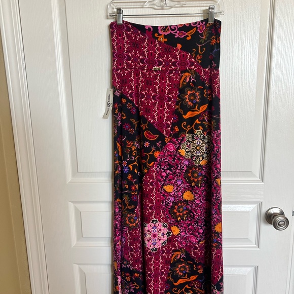 Agnes & Dora Vibrant Floral Maxi Skirt - Pink and Black - Picture 2 of 3